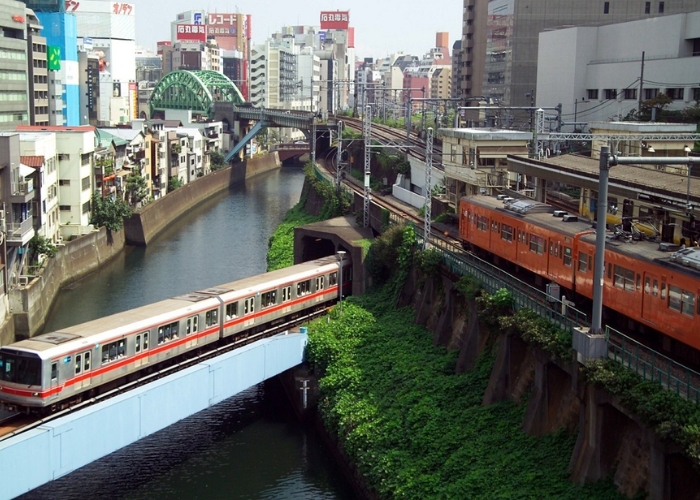 Tàu điện ngầm là phương tiện đi lại phổ biến nhất ở Tokyo