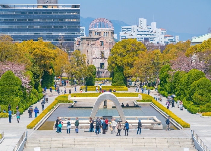 Công viên Tưởng niệm Hòa bình Hiroshima là một công viên rộng lớn nằm ở trung tâm thành phố Hiroshima