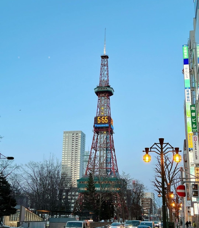 Tháp truyền hình Sapporo là một địa điểm tham quan nổi tiếng tại Sapporo
