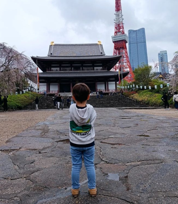 Chùa Zozoji sừng sững hiên ngang như một viên ngọc quý giữa lòng thành phố Tokyo