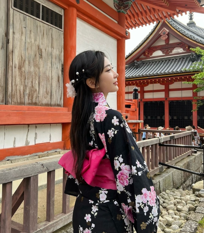 Kiến trúc gỗ truyền thống tinh xảo tại chùa Kiyomizu-dera Nhật Bản