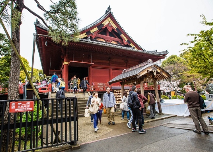 Một trong những điểm nổi bật của Miếu Kiyomizudera là cấu trúc gỗ khổng lồ