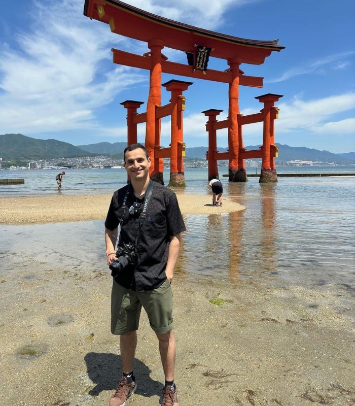Cổng Torii là điểm thu hút nổi tiếng nhất tại đền Itsukushima