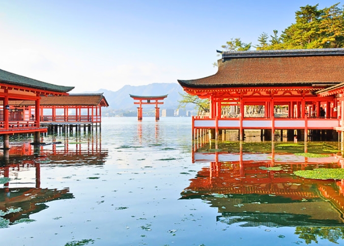 Đền Itsukushima Nhật Bản: Cánh cổng Torii huyền bí giữa biển khơi