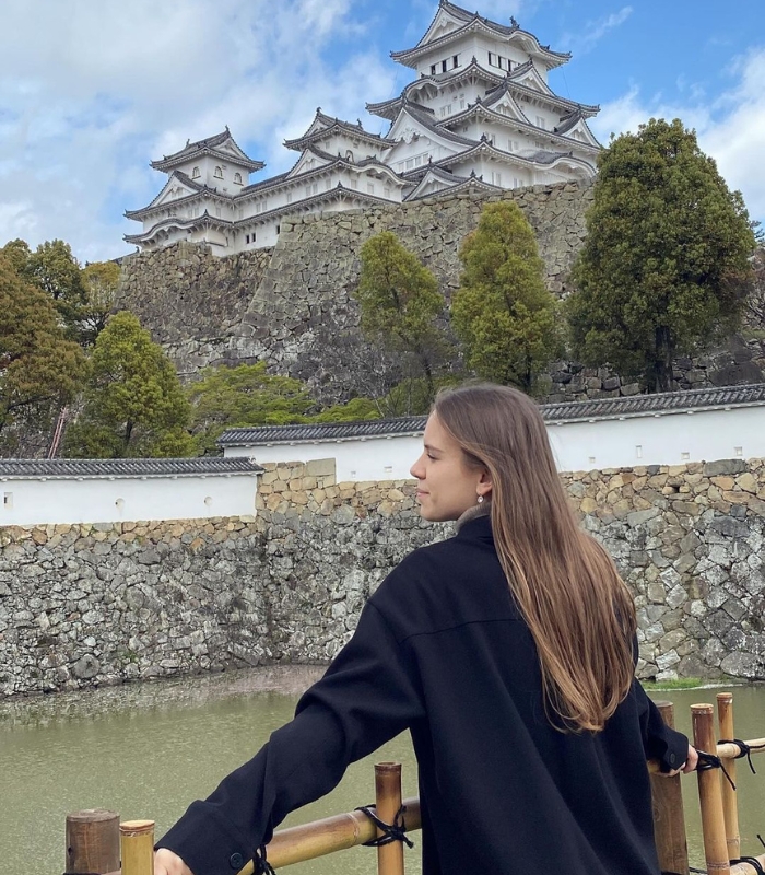 Để trải nghiệm tốt nhất khi tham quan lâu đài Himeji, tôi khuyên bạn nên đi vào mùa xuân hoặc mùa thu