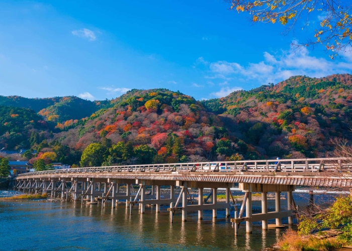 Cầu Togetsukyo là một địa danh nổi tiếng ở Kyoto, Nhật Bản