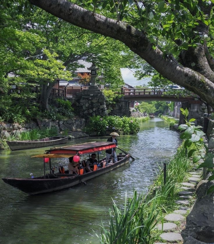 Vào mùa thu tiết trời mát mẻ, dễ chịu cũng là thời điểm lý tưởng để tham quan và khám phá Shiga