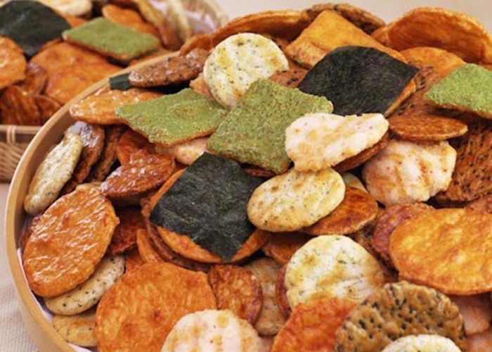 Bánh senbei là món ăn vặt quen thuộc của Nhật Bản