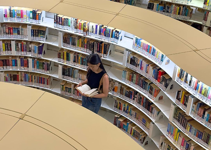 Chìm đắm trong thế giới sách tại thư viện Orchard Singapore