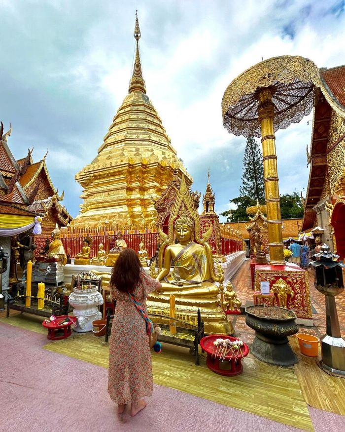 Cầu may mắn, bình an ở ngôi chùa Wat Phra That Doi Suthep