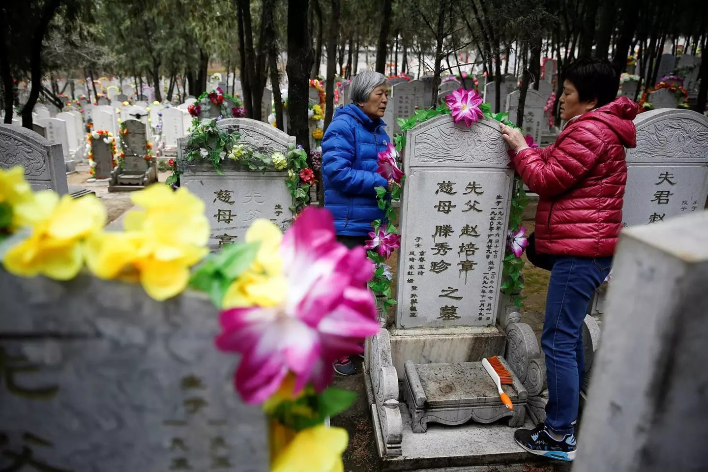 Tết Thanh Minh tảo mộ người thân đã khuất