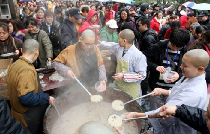 Chùa Yonghegong Lama là nơi diễn ra lễ hội phát cháo Laba – Lễ hội phát cháo Laba