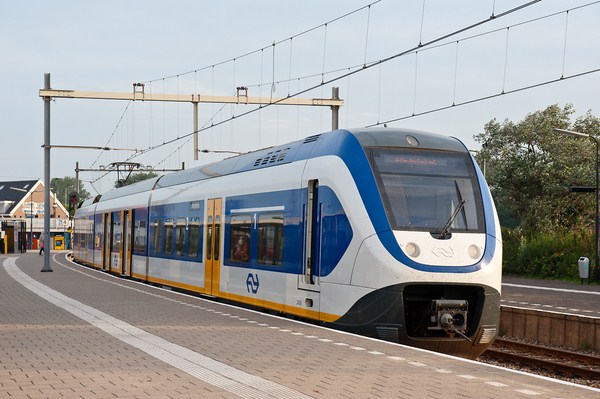 Tàu hỏa giúp du khách di chuyển giữa các thành phố tại Hà Lan
