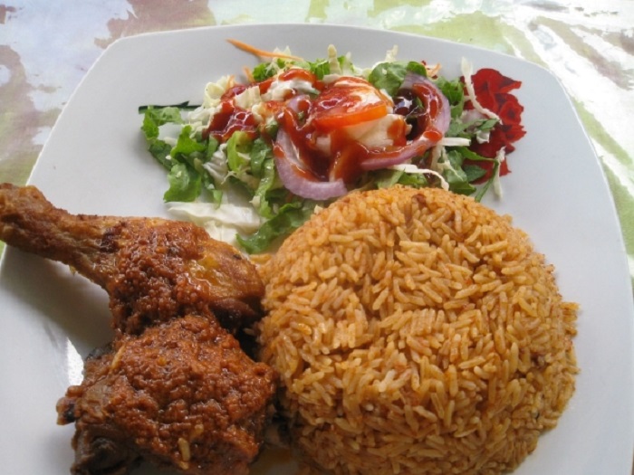 Cơm Jollof và súp egusi tại Nigeria