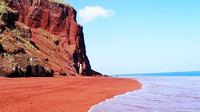 Biển đỏ và biển trắng (Red beach, White beach)