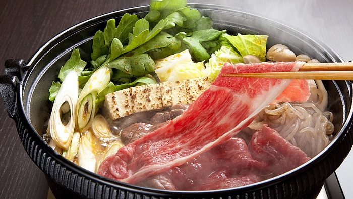 Món Sukiyaki từ thịt bò