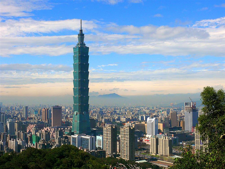 Tòa tháp Taipei 101 cao trọc trời xanh