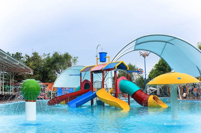 thử ngay những trò chơi hấp dẫn tại khu Water Park trong chuyến du lịch Nha Trang 3 ngày 2 đêm