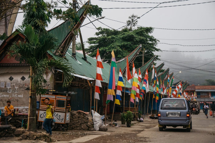 Cách di chuyển đến Tana Toraja tiện nhất là xe bus