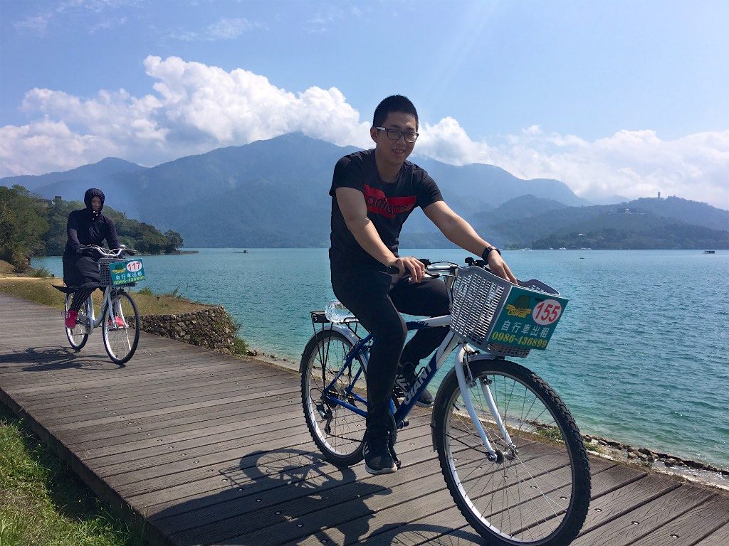 Hồ Nhật Nguyệt sở hữu một trong những cung đường đạp xe đẹp nhất thế giới