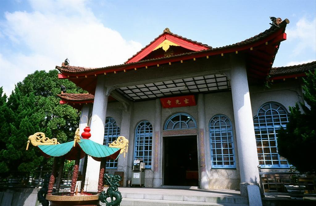Tham quan ngôi chùa Xuan Guang Temple
