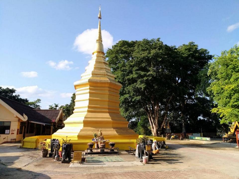 Đền Doi Chom Thong