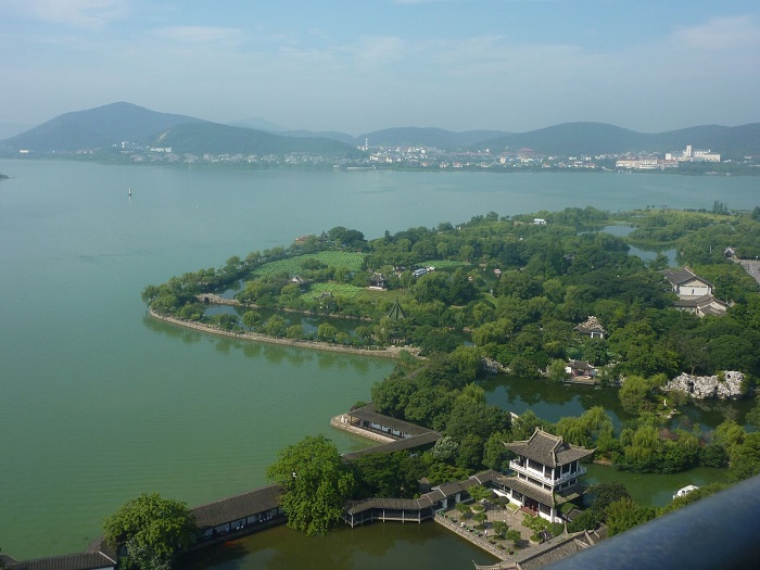Thái Hồ là một thắng cảnh thiên nhiên nổi tiếng tại Vô Tích
