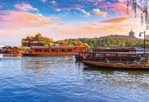 Những hồ nước đẹp nhất tại Trung Quốc bạn nên khám phá ho nuoc dep nhat tai Trung Quoc