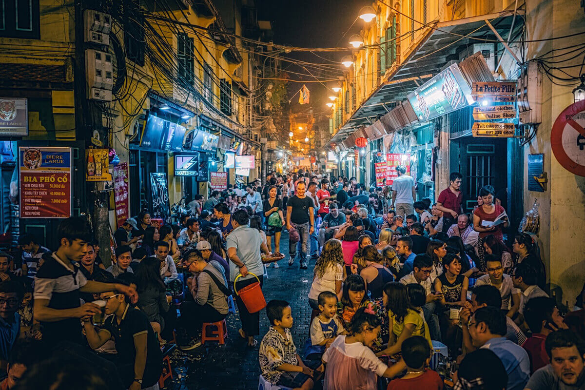 Trải Nghiệm Một Đêm Không Ngủ Tại Phố Tạ Hiện Ở Hà Nội