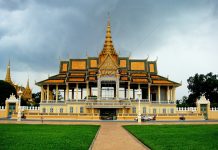Vẻ đẹp nguy nga và tráng lệ của cung điện hoàng gia Campuchia cung dien hoang gia Campuchia