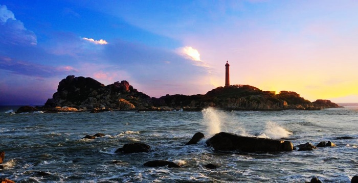 Travel to Thuan Quy, Binh Thuan sea in search of wildness and peace
