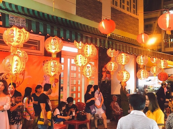 Phố đèn lồng quận 5 - một trong những khu phố đèn lồng nổi tiếng tại Việt Nam