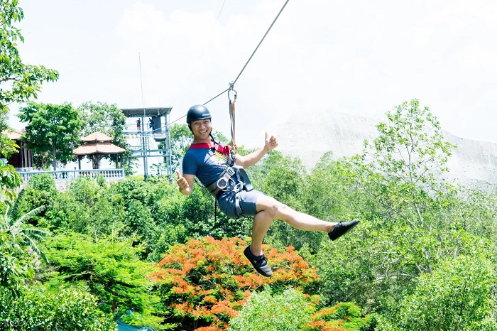 Công viên Hồ Mây - Đu dây Zipline