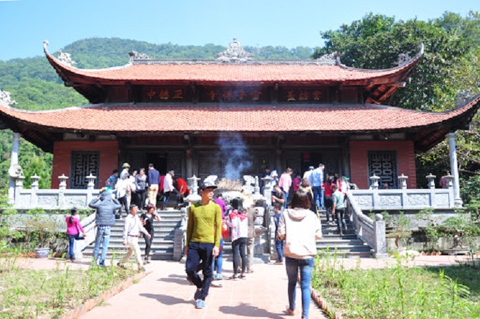 chùa Lôi Âm Quảng Ninh vào tháng giêng âm lịch