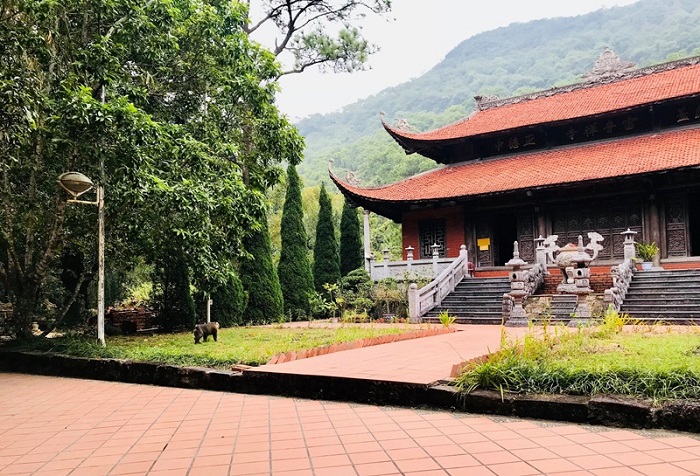 Chùa Lôi Âm Quảng Ninh là một trong những ngôi chùa được ghé thăm nhiều nhất Đông Nam Á