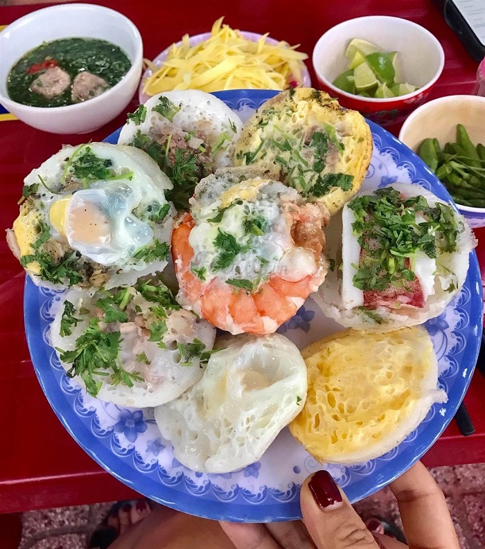 Bánh căn 51 là một trong những quán ăn ngon ở Nha Trang