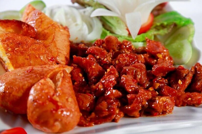 Bò nướng Lạc Cảnh là một trong những quán ăn ngon ở Nha Trang