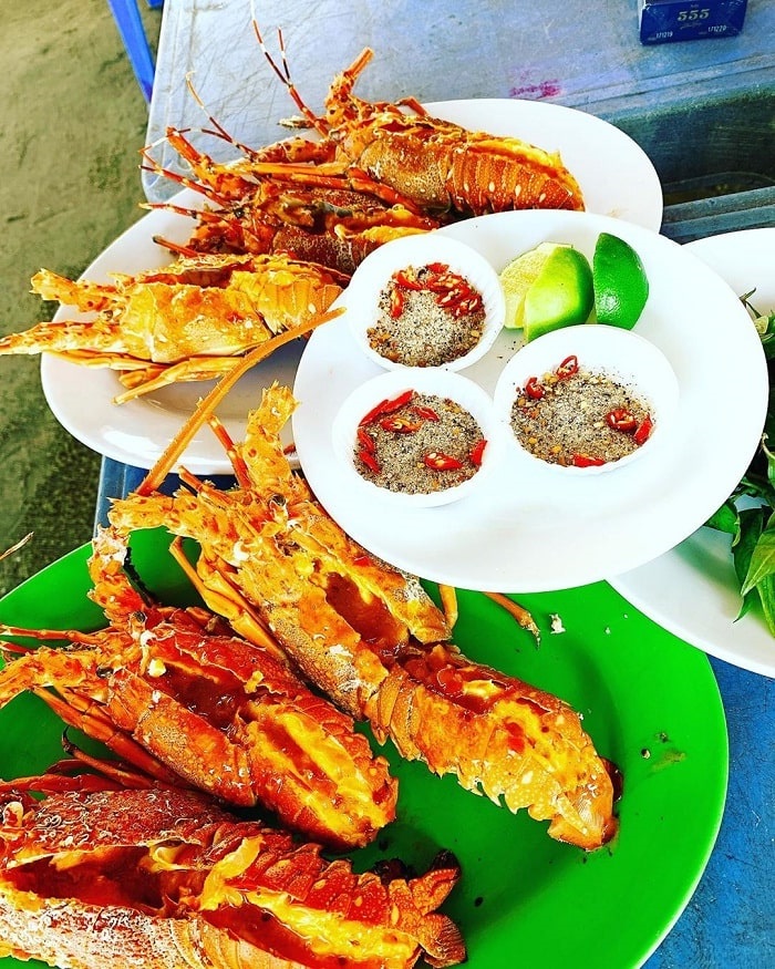 thưởng thức hải sản khi du lịch làng chài Mũi Né Phan Thiết