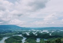 Ngắm trọn Hồ Tà Đùng – ‘Vịnh Hạ Long’ trên cạn giữa đại ngàn Tây Nguyên Hồ Tà Đùng có hơn 40 hòn đảo nhấp nhô giữa lòng hồ