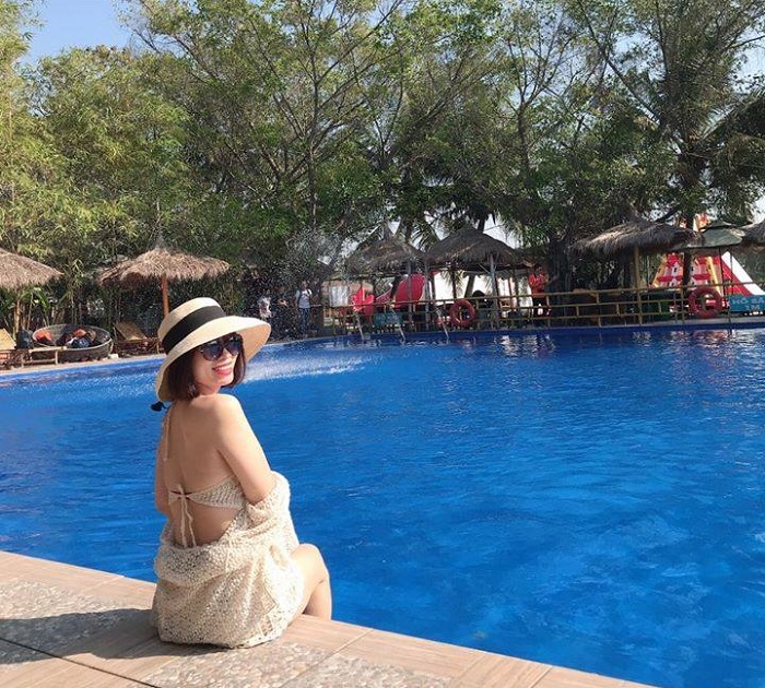 Khu hồ bơi tuyệt đẹp tại khu du lịch Tre Việt Đồng Nai