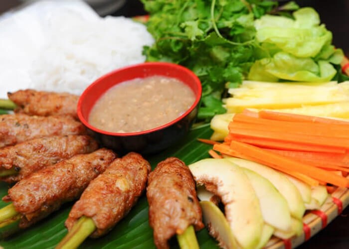 Nem nướng Đặng Văn Quyên là một trong những quán ăn ngon ở Nha Trang