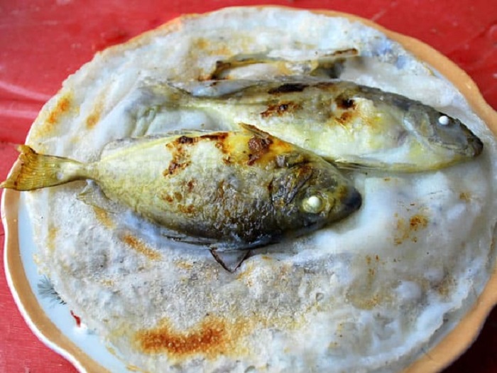 Bánh khoái cá Kình O Lành là một trong những quán bánh khoái ngon ở Huế
