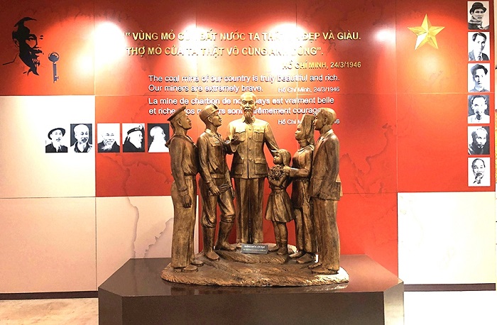 tham quan bảo tàng Quảng Ninh