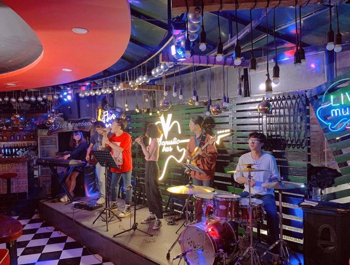 V Sky Acoustic Bar - quán bar nổi tiếng ở Đà Lạt