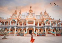 Khỏi cần đến Thái Lan, Sóc Trăng cũng có những ngôi chùa đẹp lộng lẫy khiến bạn phải trầm trồ chùa Som Rong - một trong những ngôi chùa đẹp ở Sóc Trăng