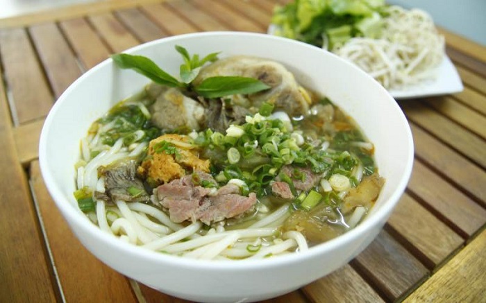 Bún bò Bà Rớt - quán bún bò nổi tiếng ở Huế