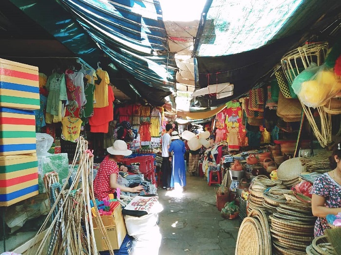 Chợ Bến Ngự - khu chợ nổi tiếng ở Huế