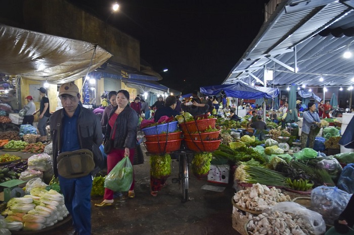 Chợ Phú Hậu - khu chợ nổi tiếng ở Huế