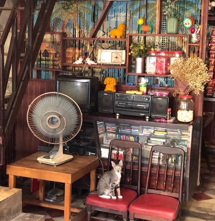 Cafe Út Lành - quán cafe xưa ở Sài Gòn