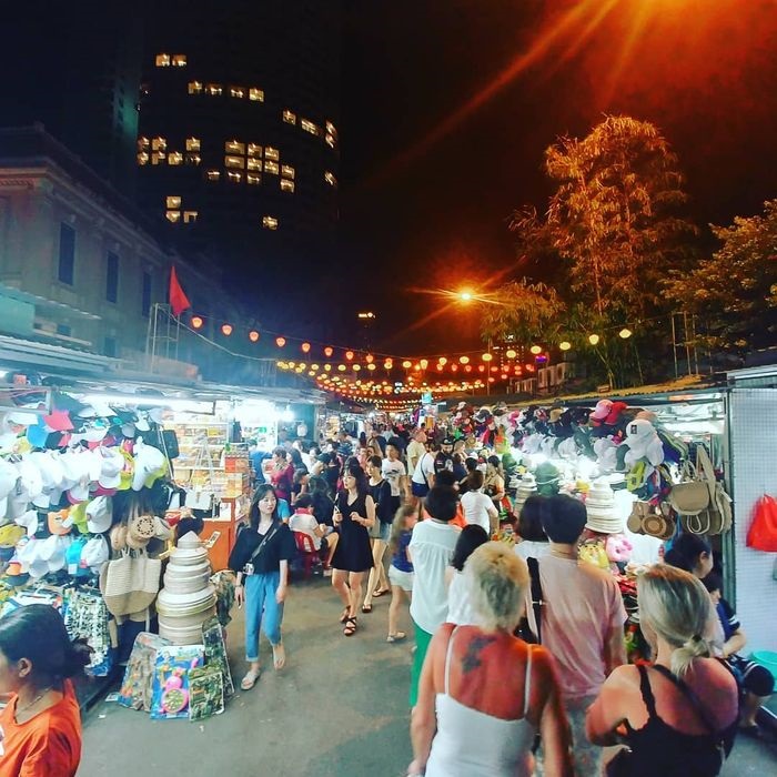 Chợ đêm Nha Trang - địa điểm vui chơi về đêm ở Nha Trang
